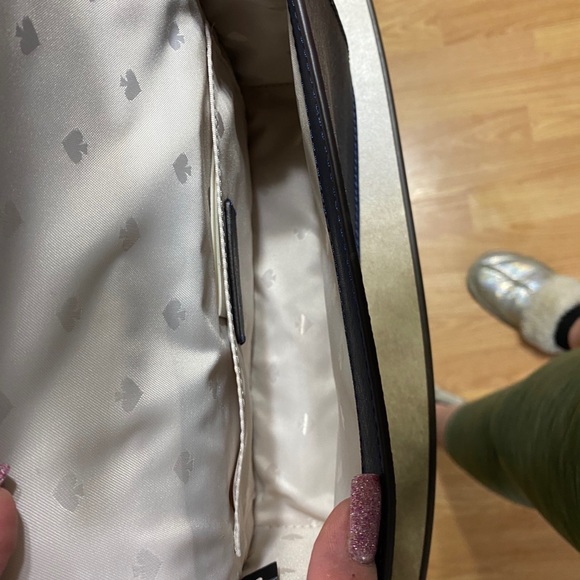 Kate Spade crossbody bag. - Picture 2 of 3
